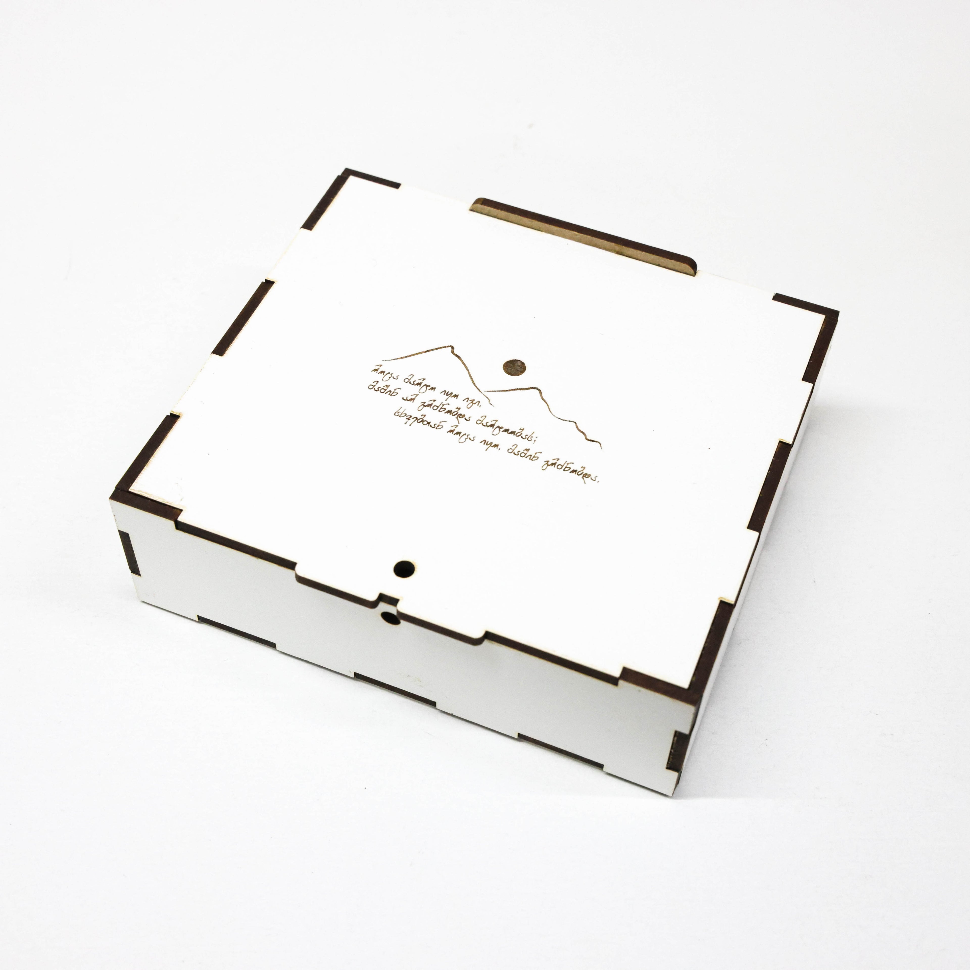 იგი - სანიშნის, ბროშისა და ჭიქის დასადების სეტი