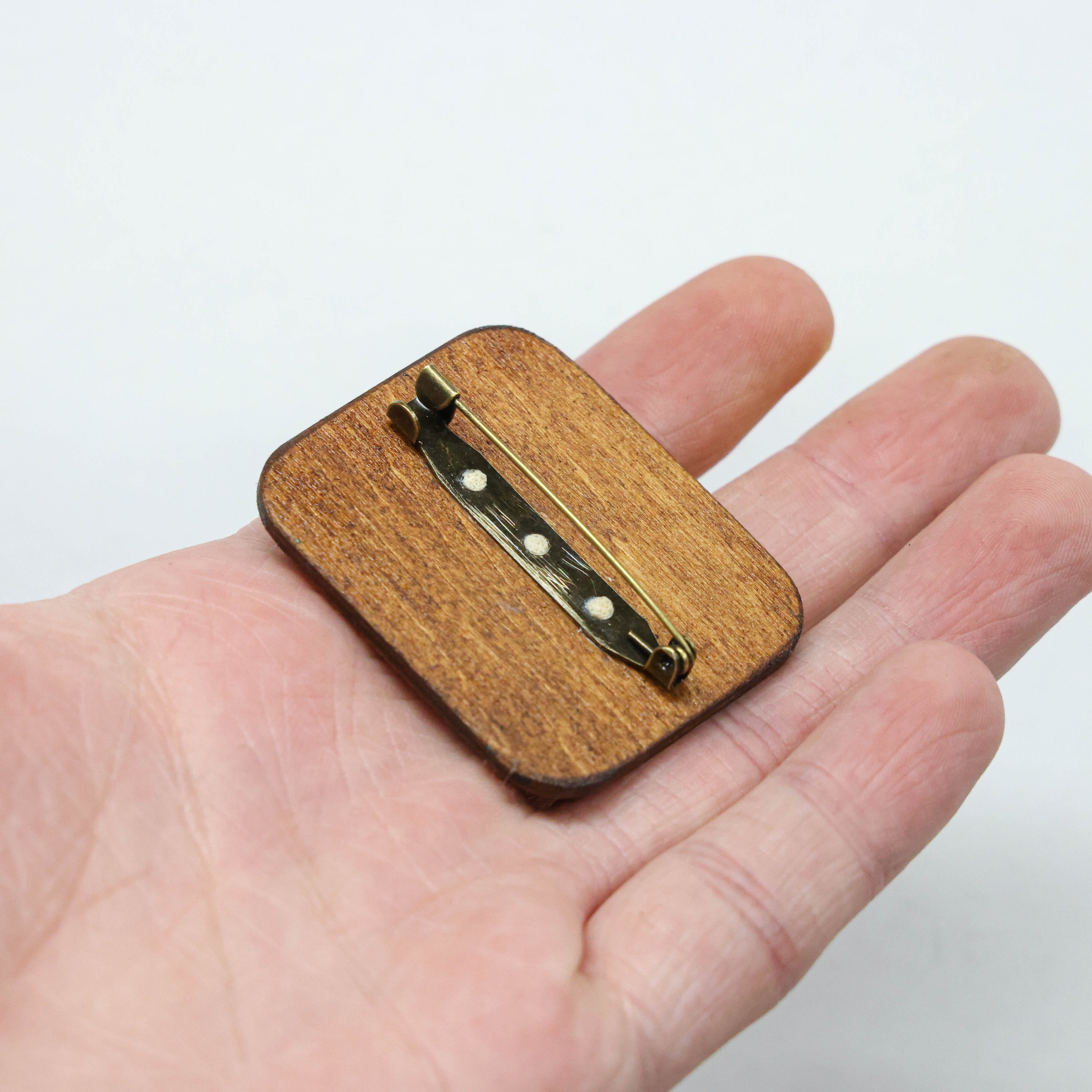 იგი - სანიშნის, ბროშისა და ჭიქის დასადების სეტი