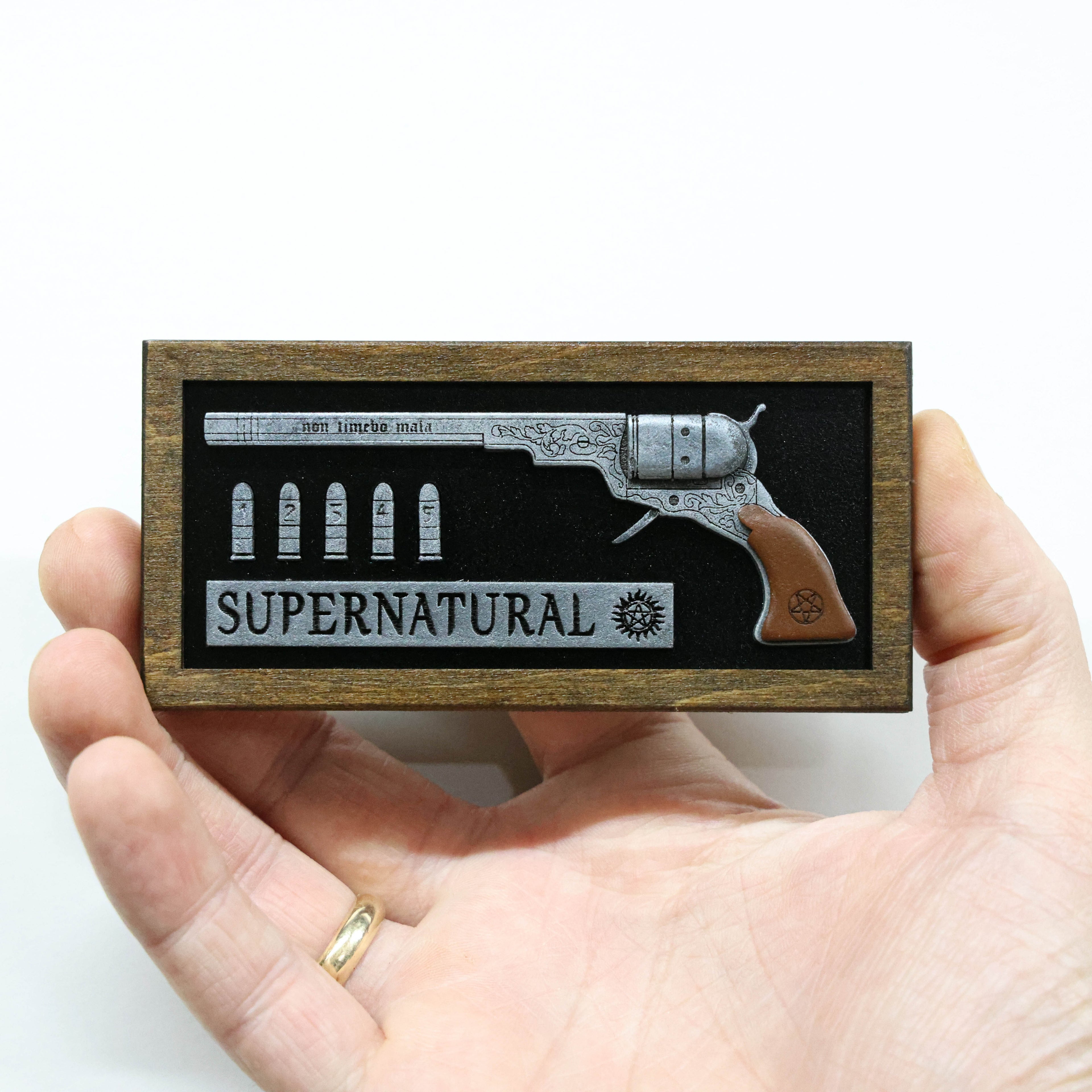 მაცივრის მაგნიტი: SUPERNATURAL - Colt