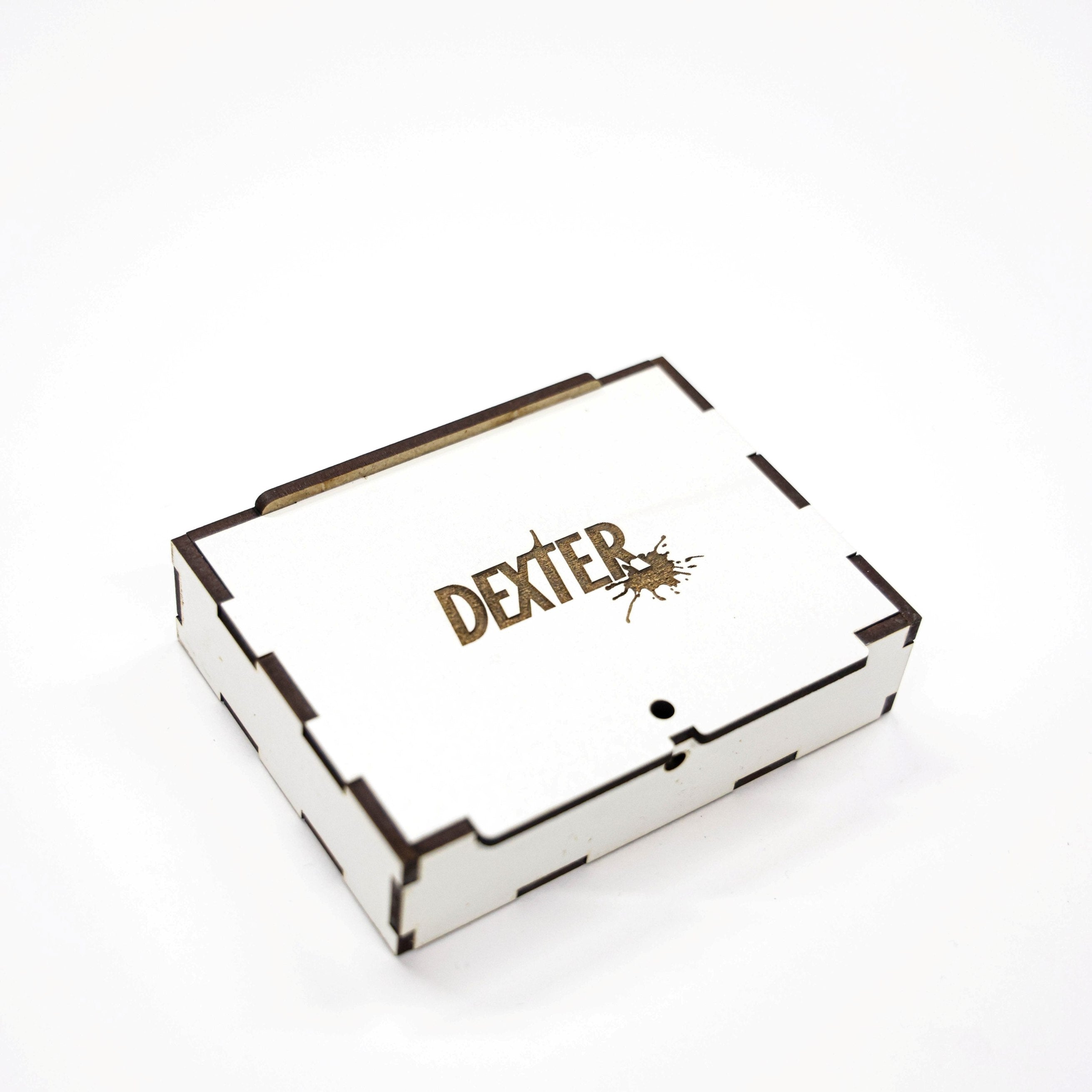 მაცივრის მაგნიტი: Dexter