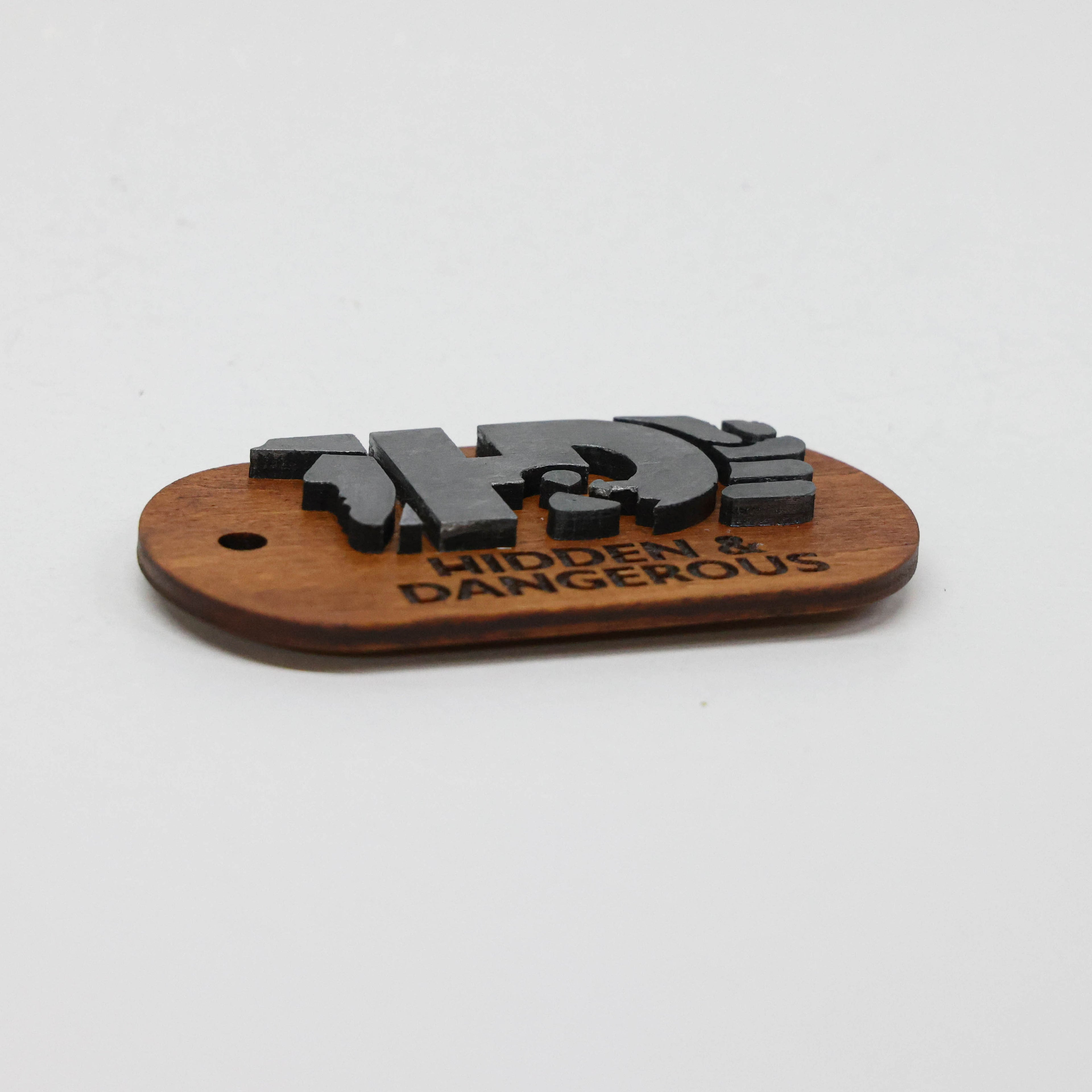 მაცივრის მაგნიტი: Hidden and dangerous