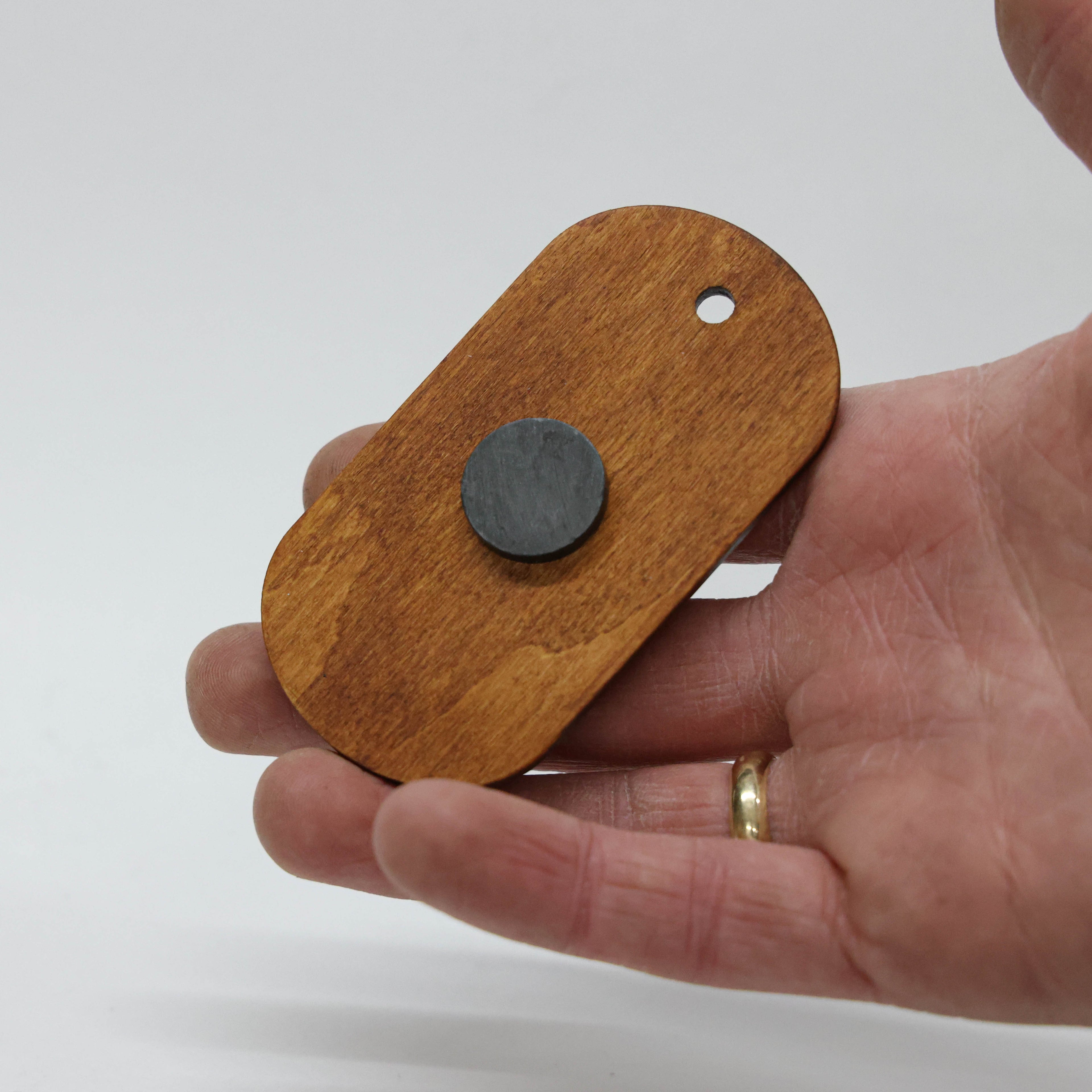 მაცივრის მაგნიტი: Hidden and dangerous